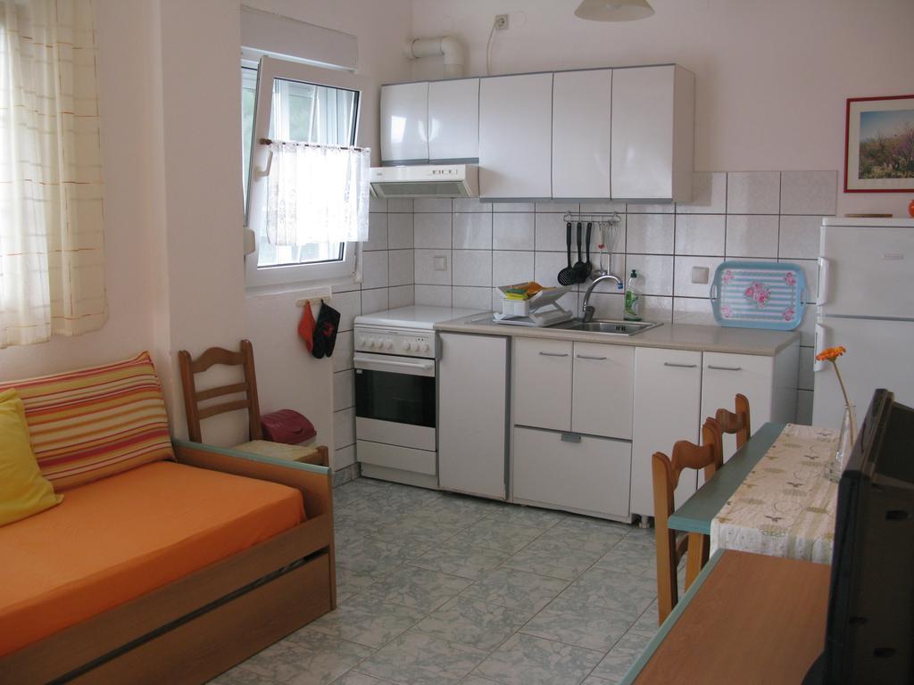 Seaview Aparthotel Nea Poteidaia Quarto foto