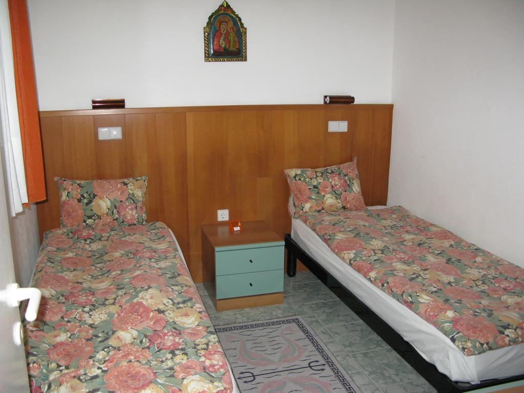 Seaview Aparthotel Nea Poteidaia Quarto foto