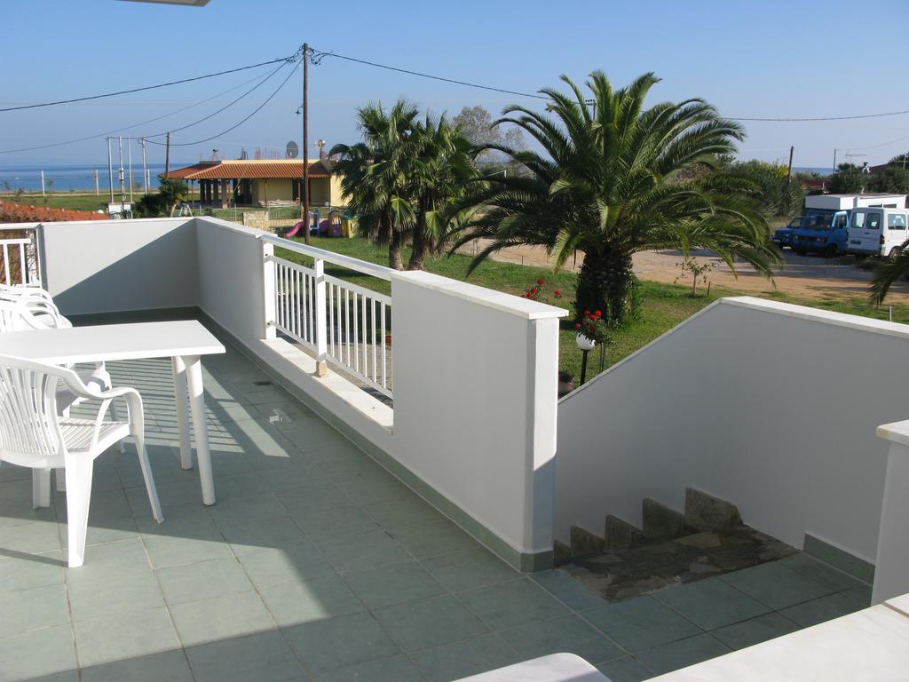 Seaview Aparthotel Nea Poteidaia Exterior foto
