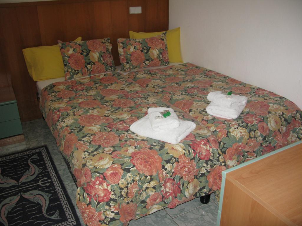 Seaview Aparthotel Nea Poteidaia Quarto foto