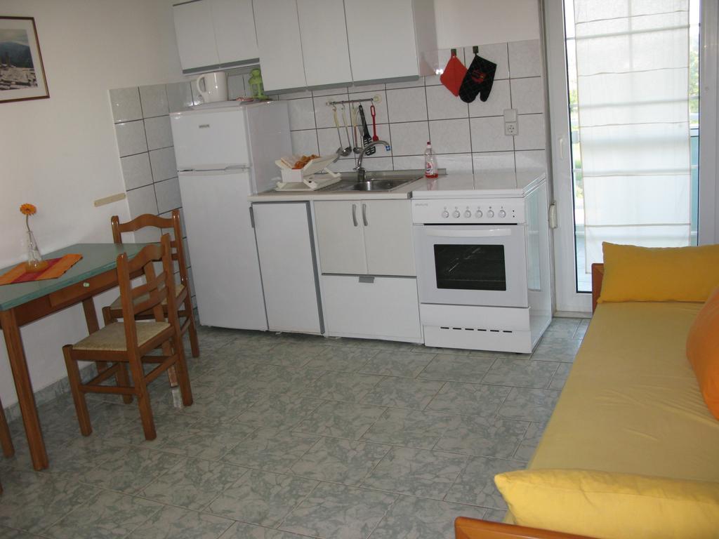 Seaview Aparthotel Nea Poteidaia Quarto foto